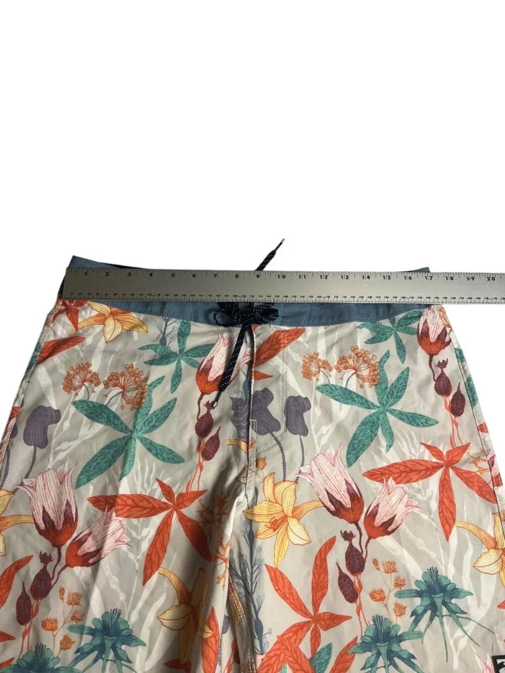 Billabong Recycler Good Times Pro Floral Boardshorts Mens 33 short length New